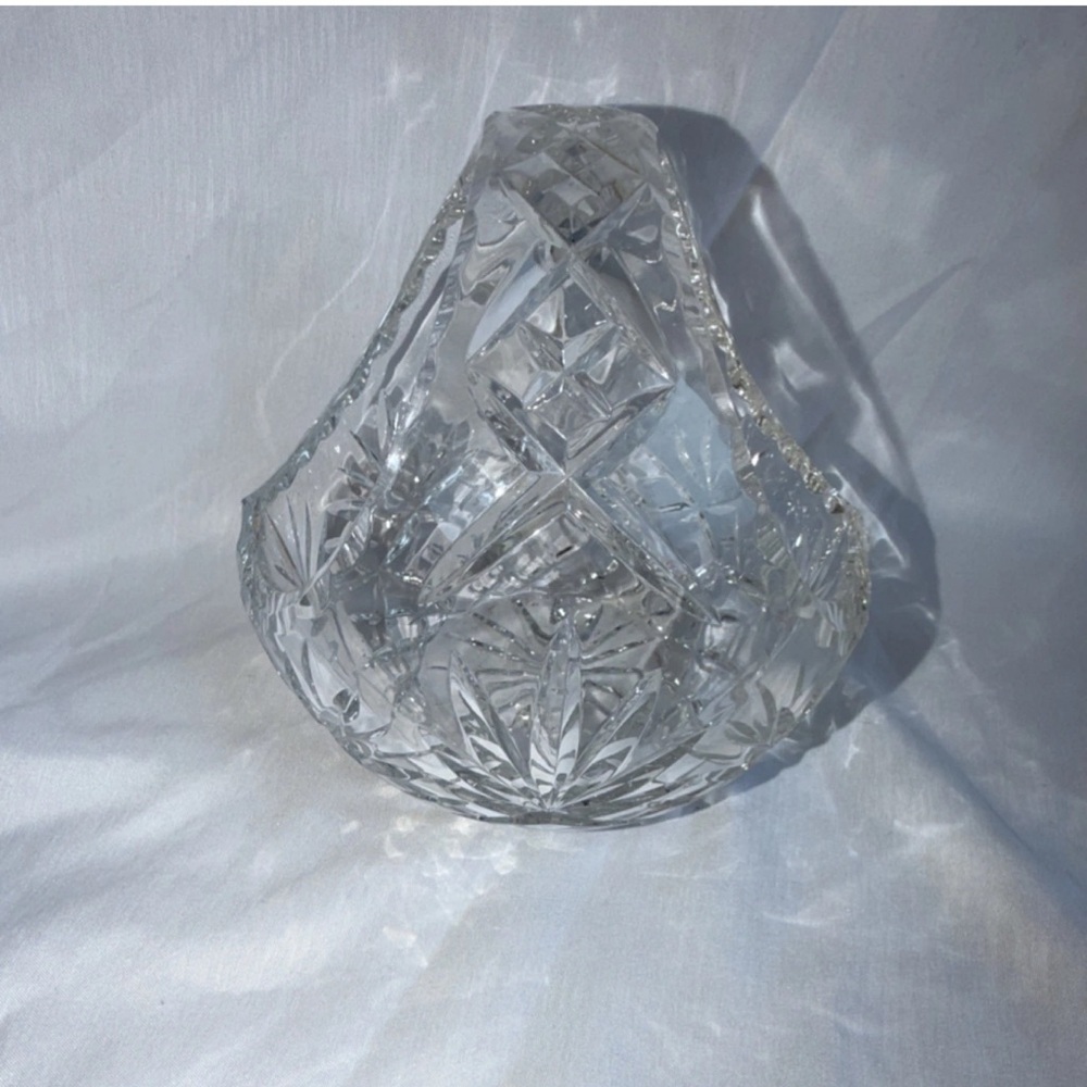 Vintage Hand-Cut Lead Crystal Basket Bowl – 6" Starburst & Diamond Design - Picture 4 of 11